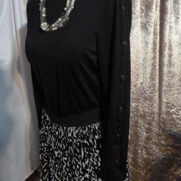 Gorgeous Black Elastic Sweater – French-Inspired Style (Petite Small) - Picture 3 of 6